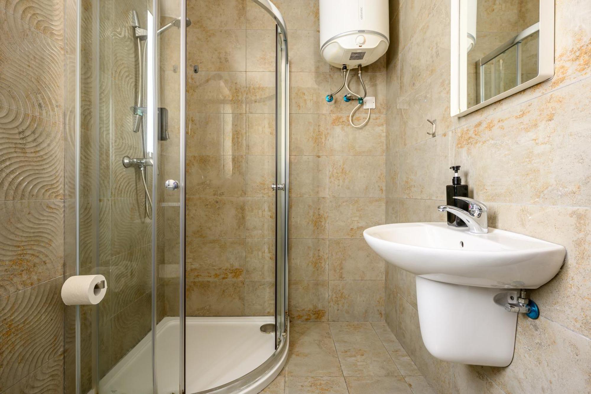 F11 Room 3, Private Room Two Single Beds Shared Bathroom In Shared Flat Msida Exteriér fotografie